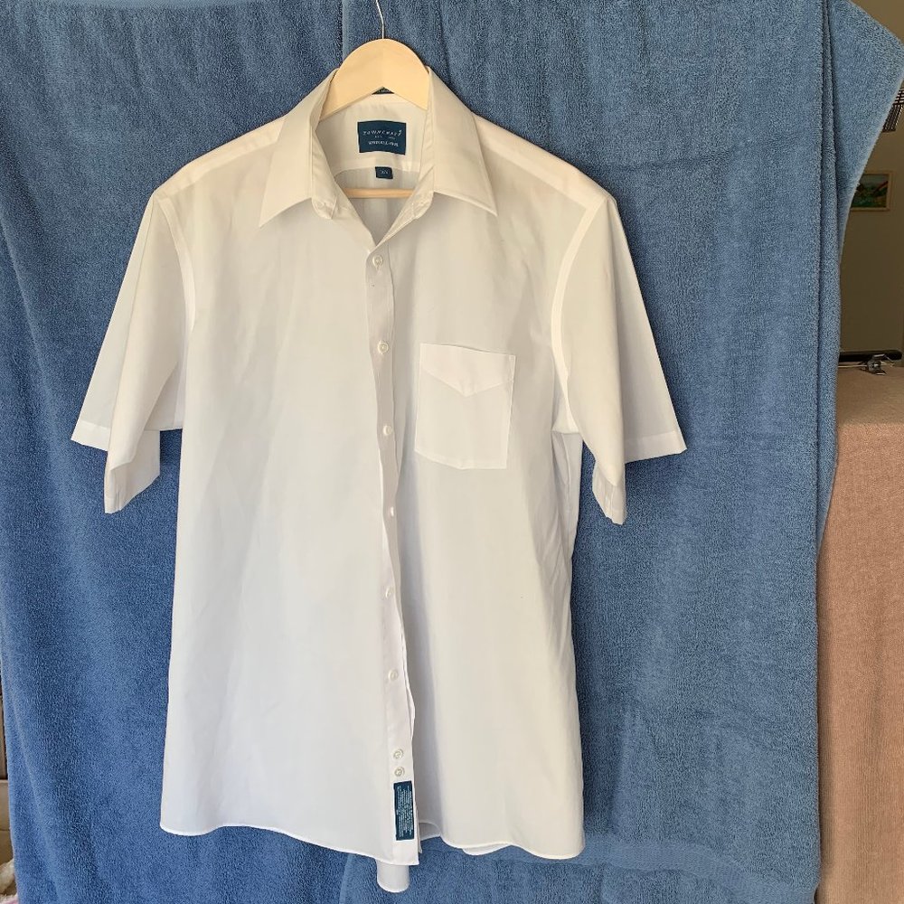 Men's white short sleeve dress shirt
